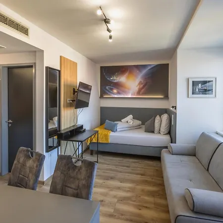 Aparthotel R73 Residences 4*