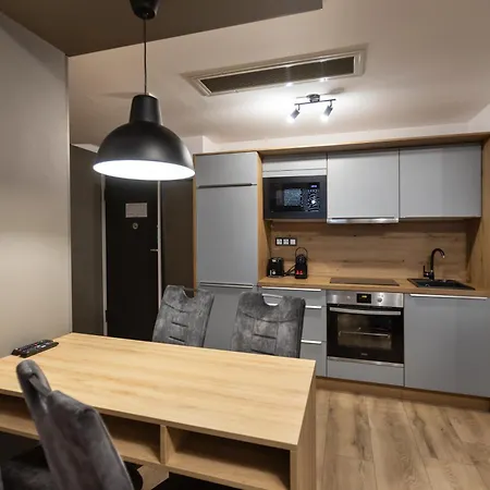 R73 Residences Aparthotel