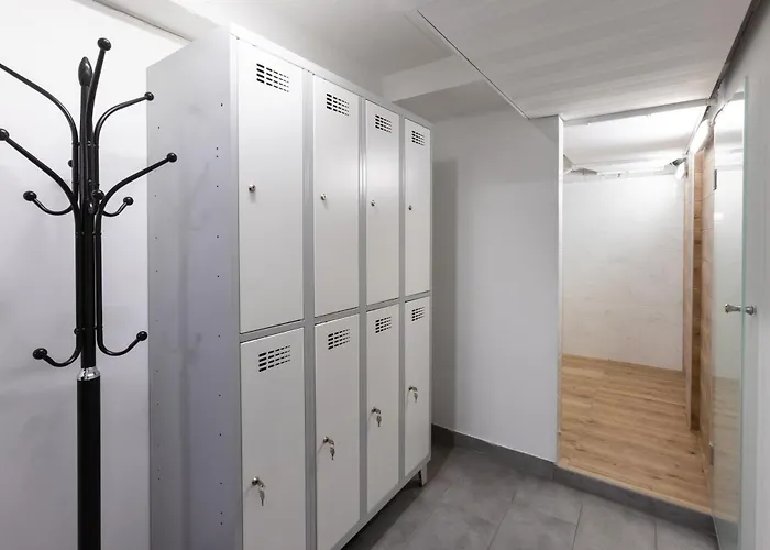 R73 Residences Πετς