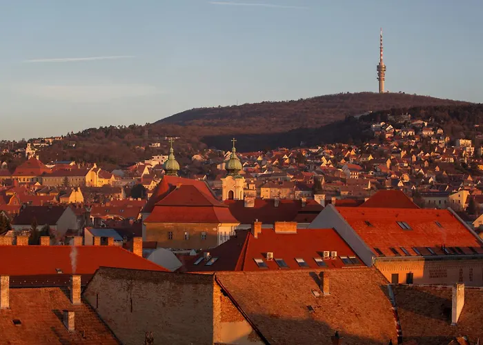 R73 Residences Lejlighedshotel Pécs