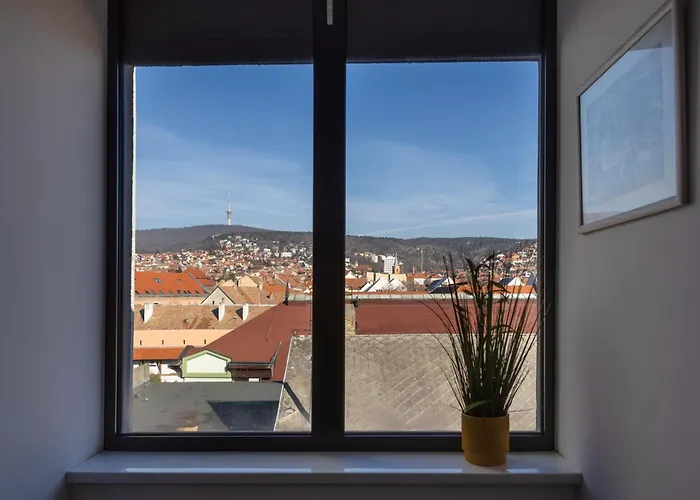 Ξενοδοχείο με διαμερίσματα R73 Residences